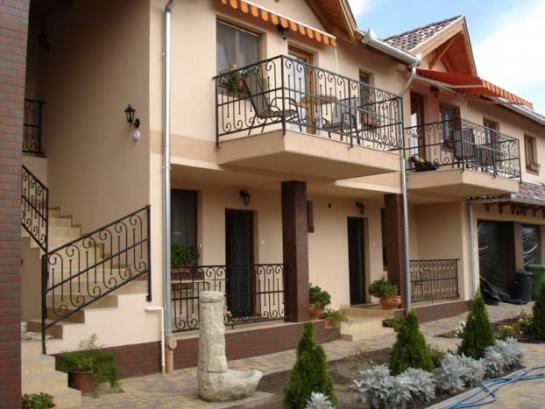 Mediterran Apartman Es Vendeghaz Hajdúszoboszló Zewnętrze zdjęcie