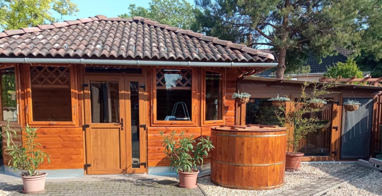 Mediterran Apartman Es Vendeghaz Hajdúszoboszló Zewnętrze zdjęcie