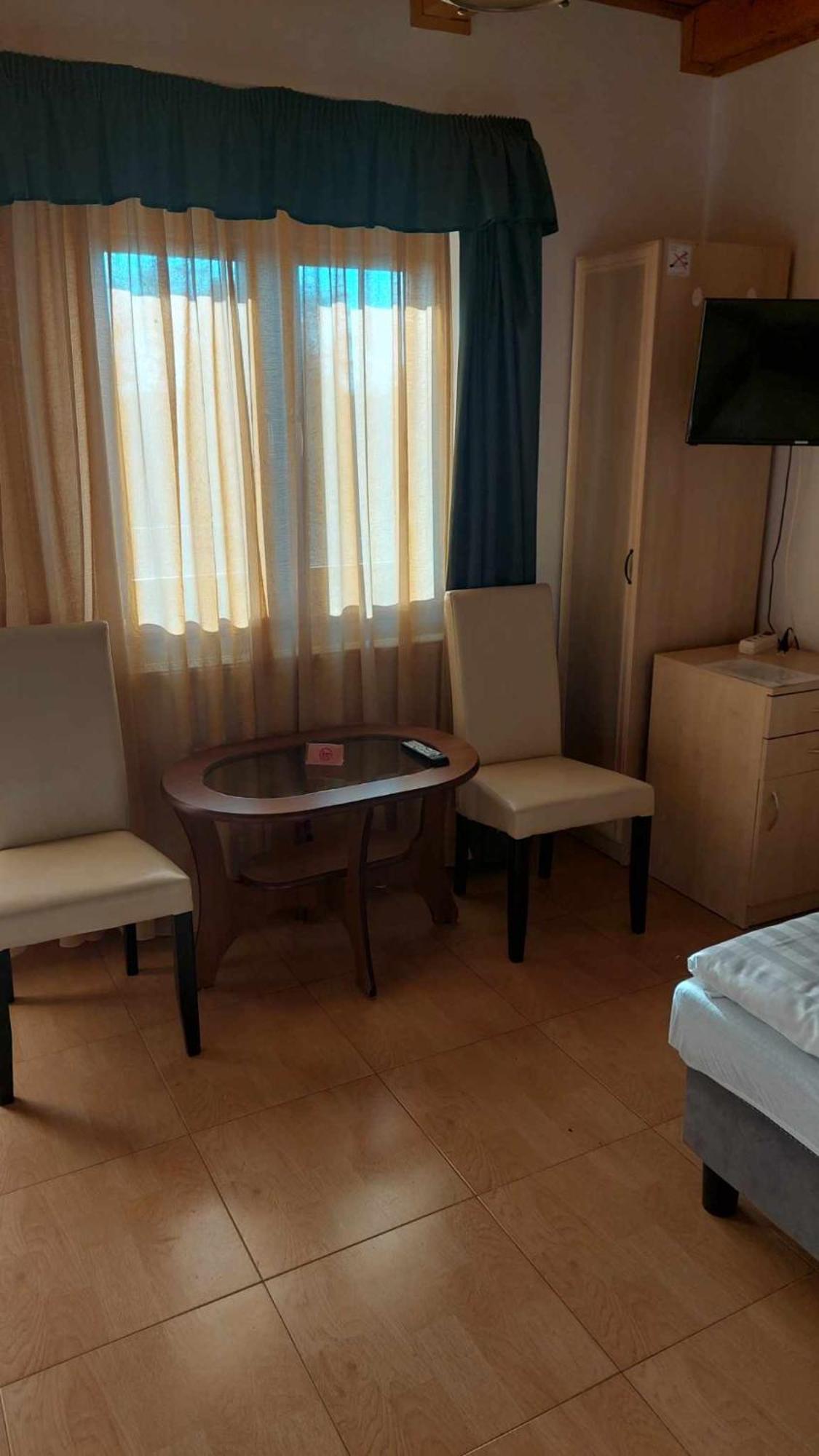 Mediterran Apartman Es Vendeghaz Hajdúszoboszló Zewnętrze zdjęcie